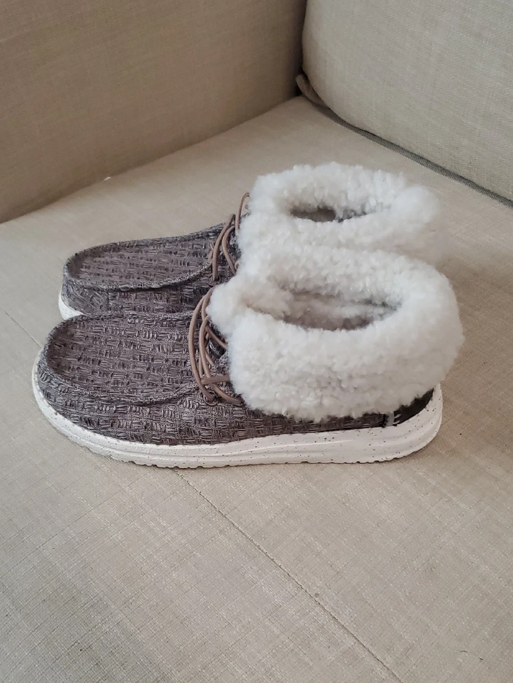 Hey Dude Kids Grey Woven Slip-On Slippers with White Shearling Collar Size 2